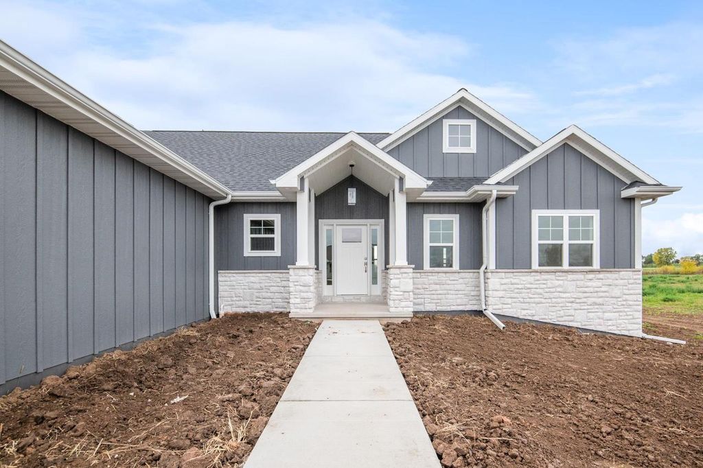 Photo of 278 Kerrigan DRIVE, Wrightstown, WI 54180 (MLS # 50322725)