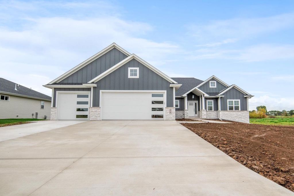 Photo of 278 Kerrigan DRIVE, Wrightstown, WI 54180 (MLS # 50322725)