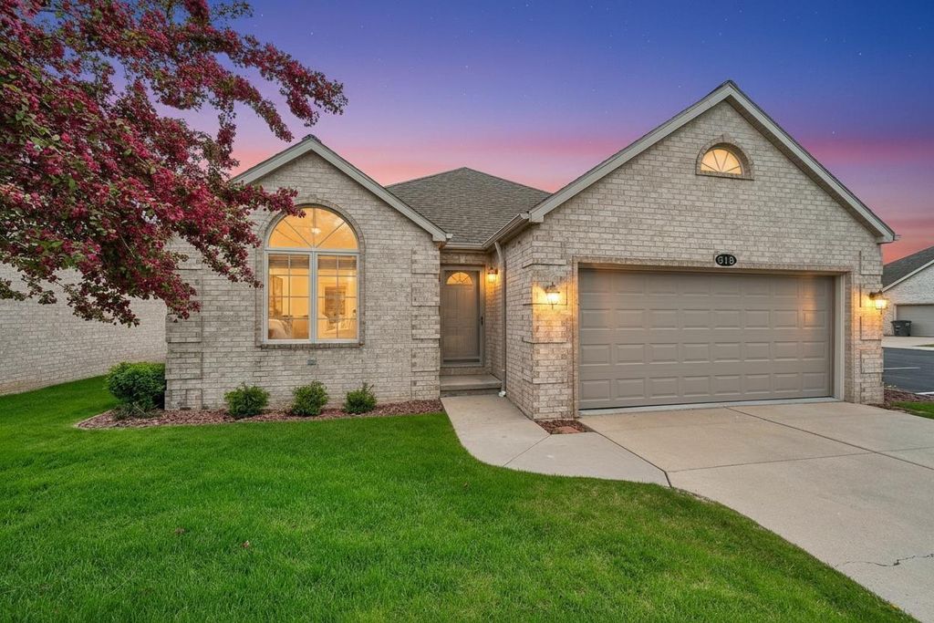 Photo of 518 N Langlade COURT, Green Bay, WI 54301 (MLS # 50325458)