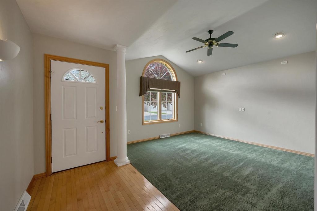 Photo of 518 N Langlade COURT, Green Bay, WI 54301 (MLS # 50325458)