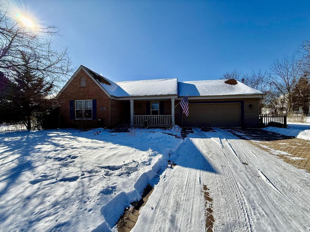 Photo of S85W19635 Colonial COURT, Muskego, WI 53150 (MLS # 1947116)