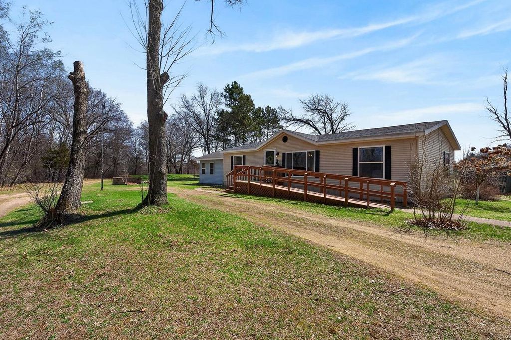 Photo of N7220 N Neuhauser ROAD, Pardeeville, WI 53954 (MLS # 2020756)
