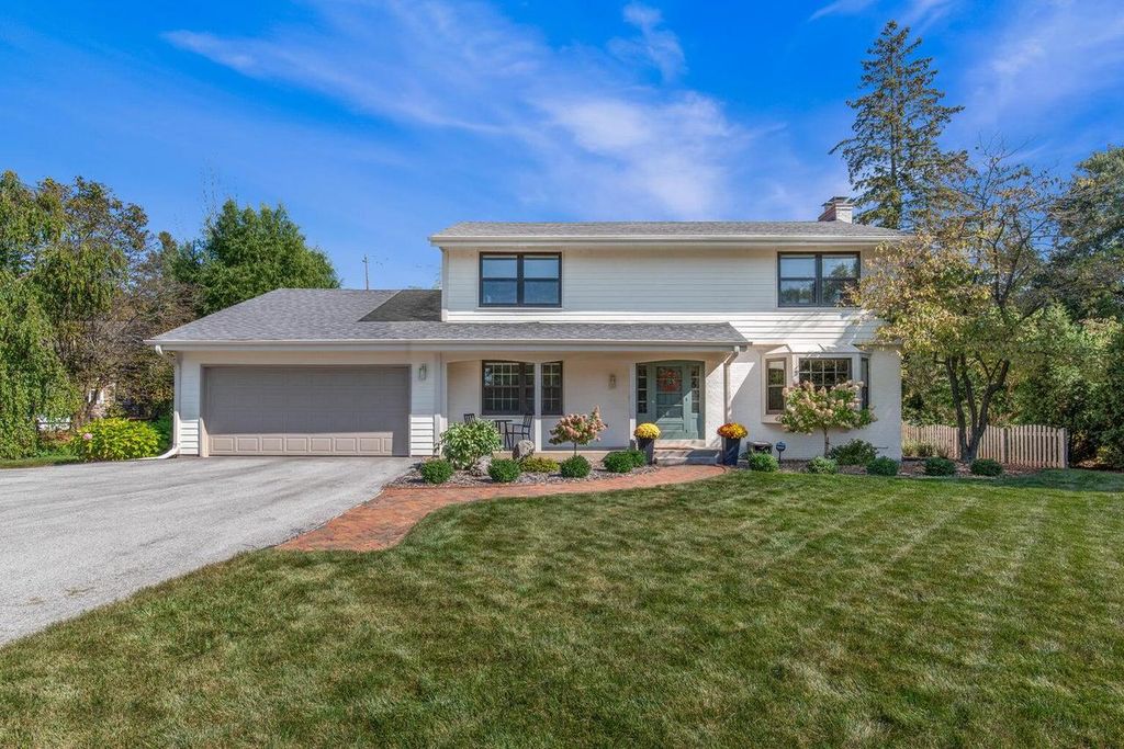 Photo of 9062 N Lake DRIVE, Bayside, WI 53217 (MLS # 1958763)