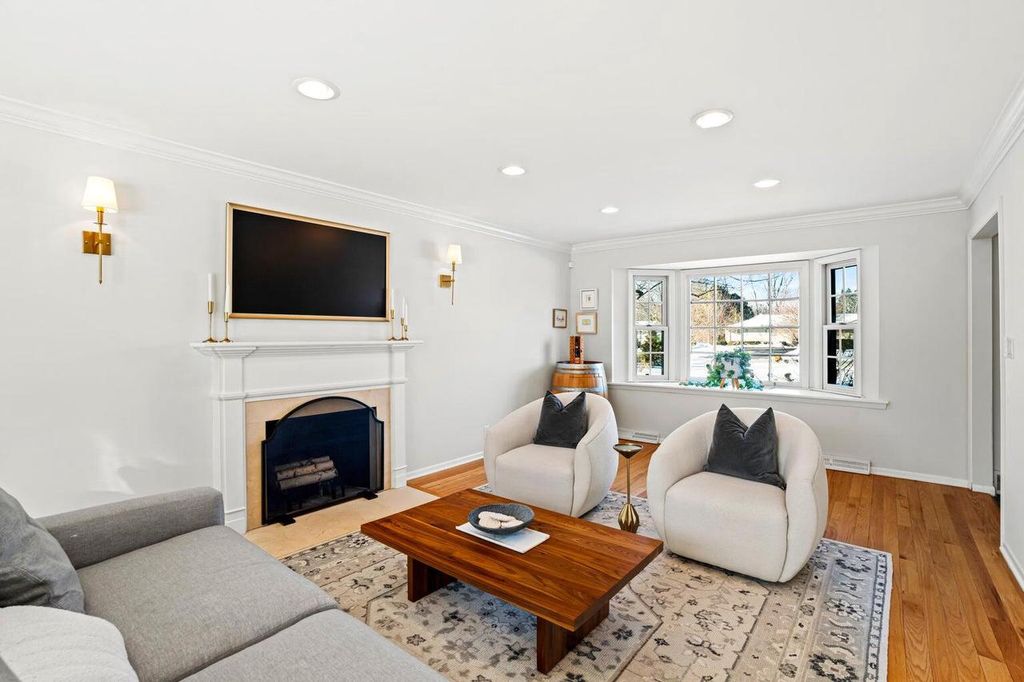 Photo of 9062 N Lake DRIVE, Bayside, WI 53217 (MLS # 1958763)