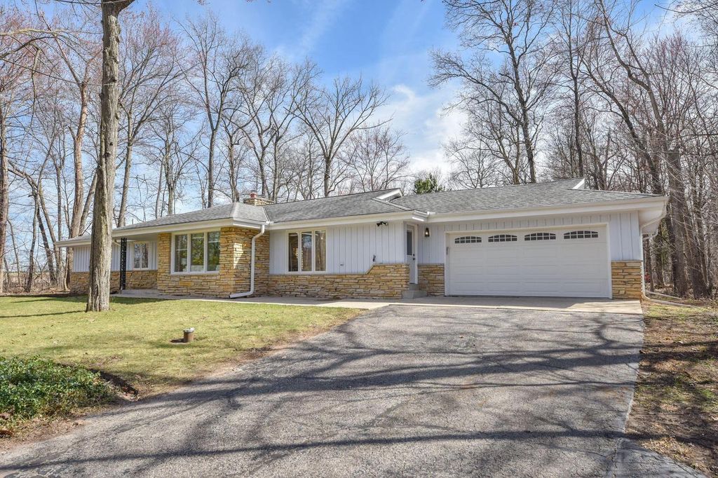 Photo of W290N9582 Deer LANE, Colgate, WI 53017 (MLS # 1957158)