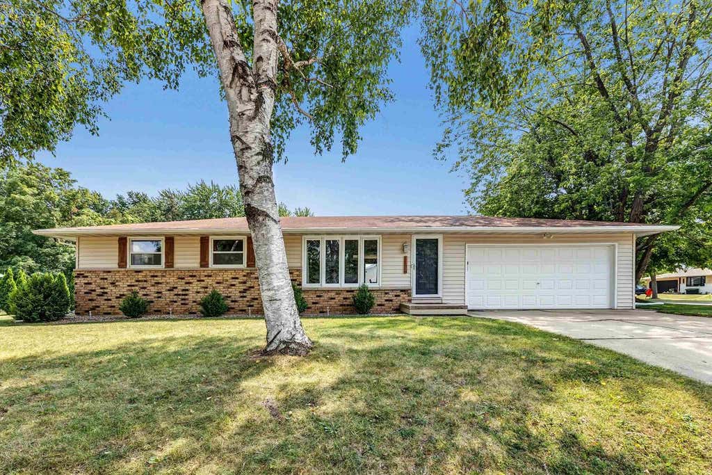 Photo of 1125 Stine WAY, De Pere, WI 54115 (MLS # 50331420)