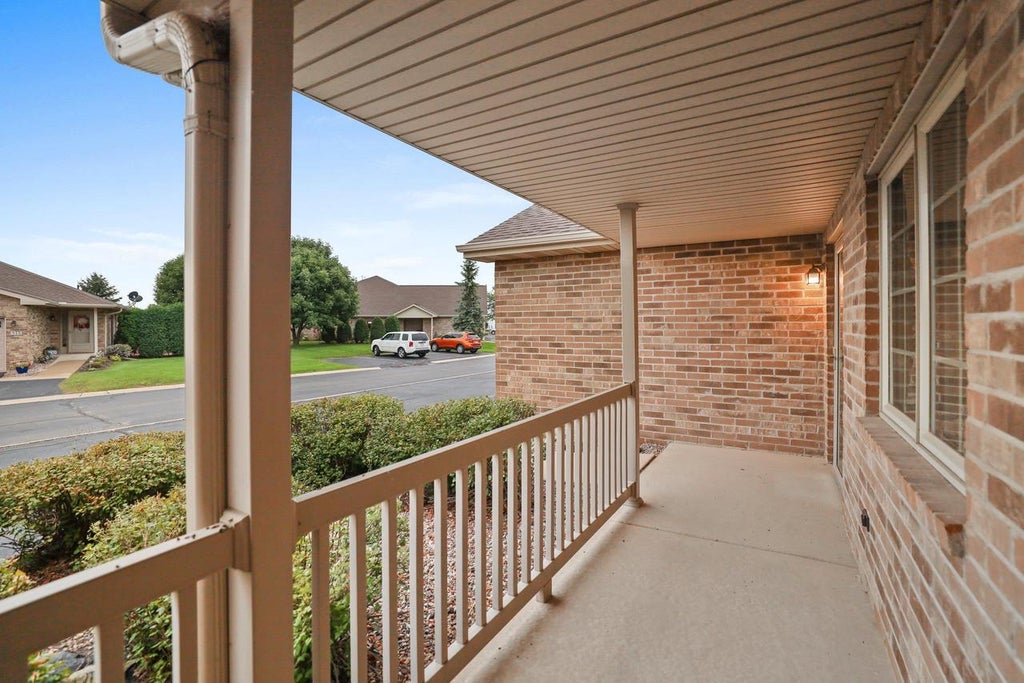 Photo of 1214 Pond View CIRCLE, De Pere, WI 54115 (MLS # 50332419)