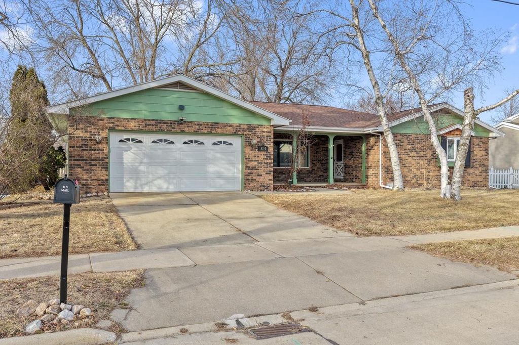 Photo of 824 Starboard COURT, Oshkosh, WI 54901 (MLS # 50321960)