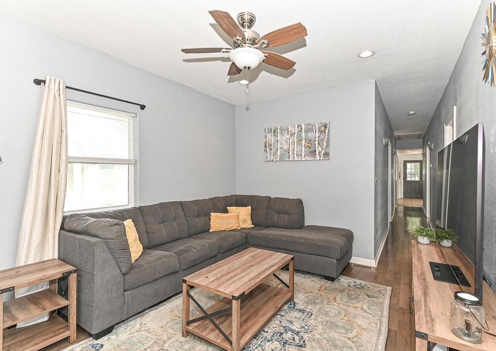 Photo of 1937 Jefferson AVENUE, Waukesha, WI 53186 (MLS # 1937389)