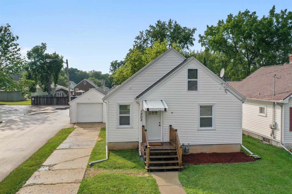 Photo of 1202 12th AVENUE, Green Bay, WI 54304 (MLS # 50330533)