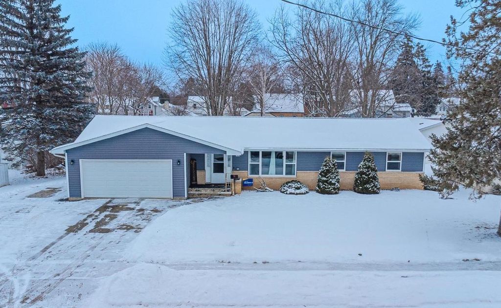 Photo of 428 Lincoln STREET, Seymour, WI 54165 (MLS # 50320830)