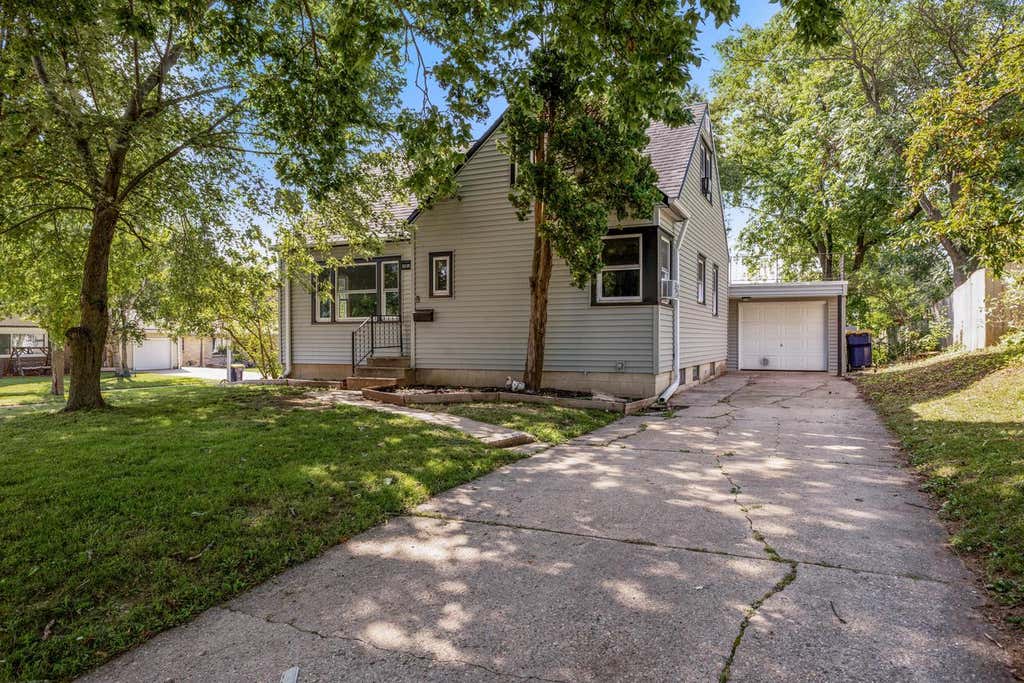 Photo of 8505 W Arthur AVENUE, West Allis, WI 53227 (MLS # 1977363)
