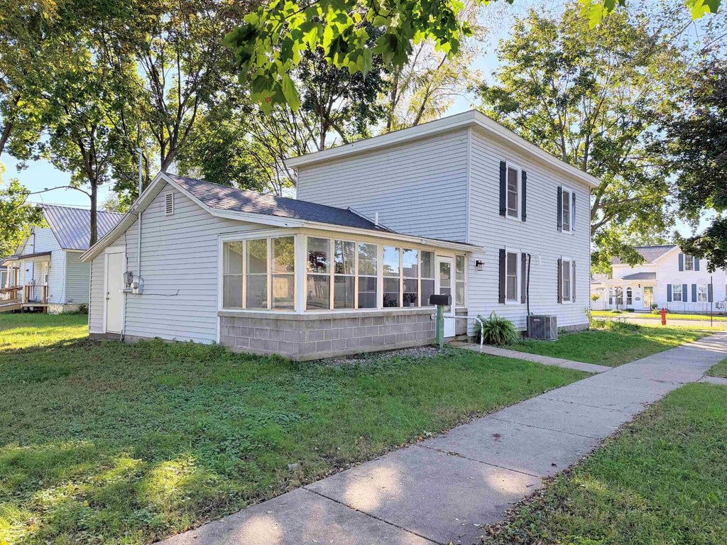 Photo of 158 N Wacouta AVENUE, Prairie Du Chien, WI 53821 (MLS # 2034399)