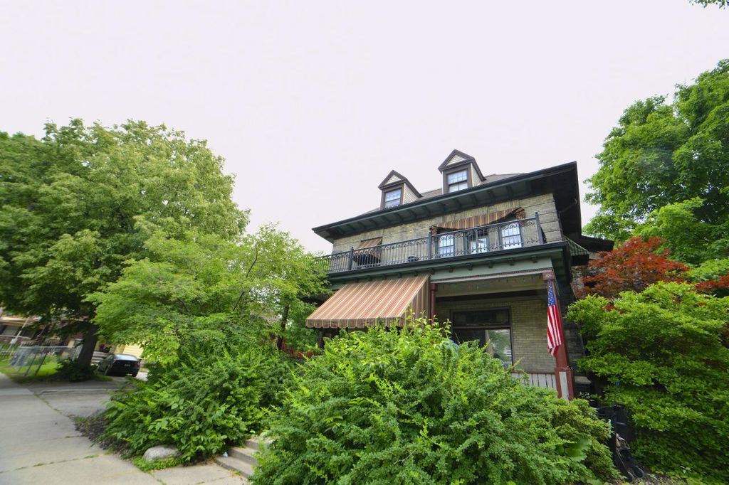 Photo of 2134 N 28th STREET, Milwaukee, WI 53208 (MLS # 1943891)