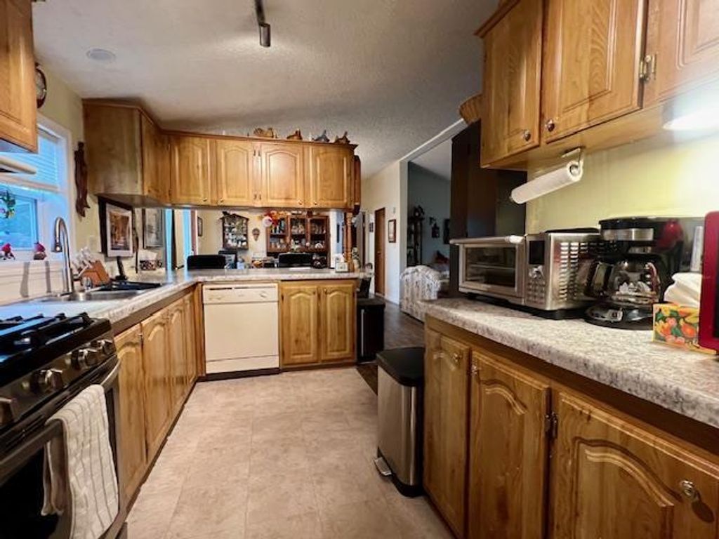 Photo of 2216 Edgeview DRIVE, Monroe, WI 53566 (MLS # 2013060)