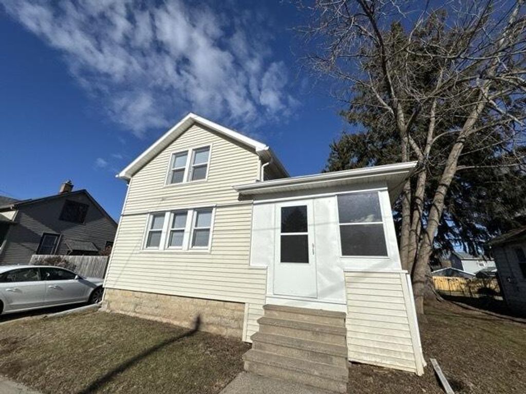 Photo of 644 644 W 6th AVENUE, Oshkosh, WI 54902 (MLS # 1947190)