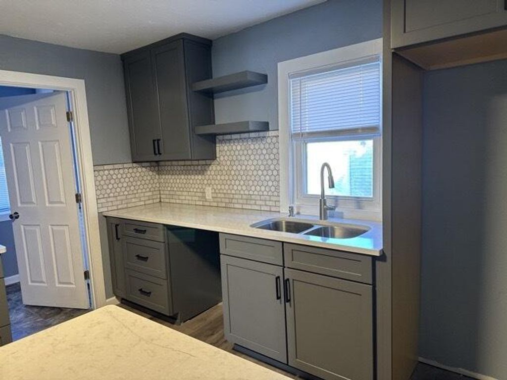 Photo of 644 644 W 6th AVENUE, Oshkosh, WI 54902 (MLS # 1947190)