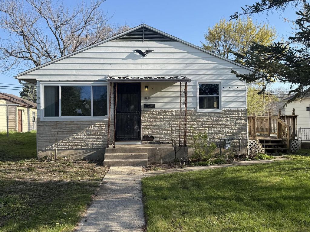 Photo of 8208 W Keefe AVENUE, Milwaukee, WI 53222 (MLS # 1958914)