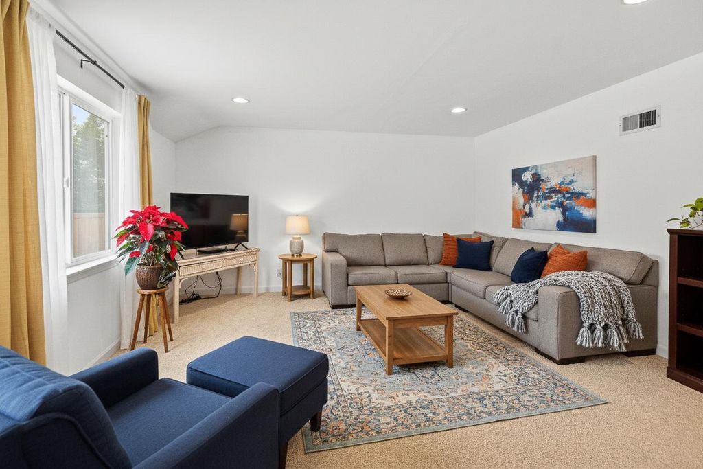 Photo of 412 E Spooner ROAD, Fox Point, WI 53217 (MLS # 1944850)