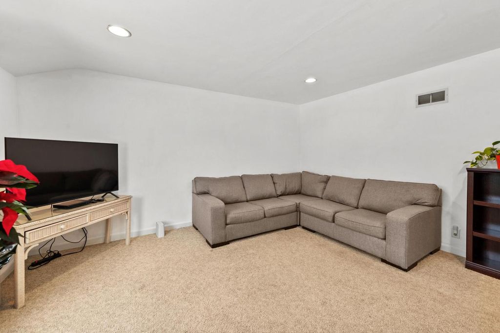 Photo of 412 E Spooner ROAD, Fox Point, WI 53217 (MLS # 1944850)