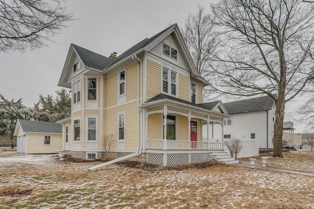 Photo of 327 W Main STREET, Hortonville, WI 54944 (MLS # 50322176)