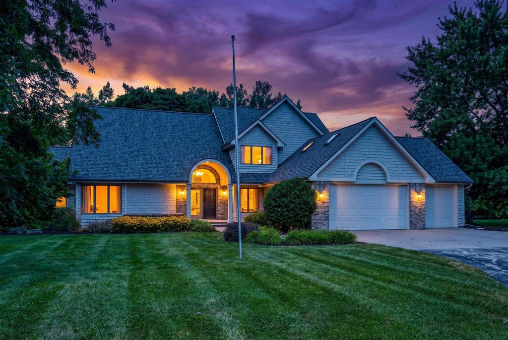Photo of 2928 E Ridge PLACE, Neenah, WI 54956 (MLS # 50330307)