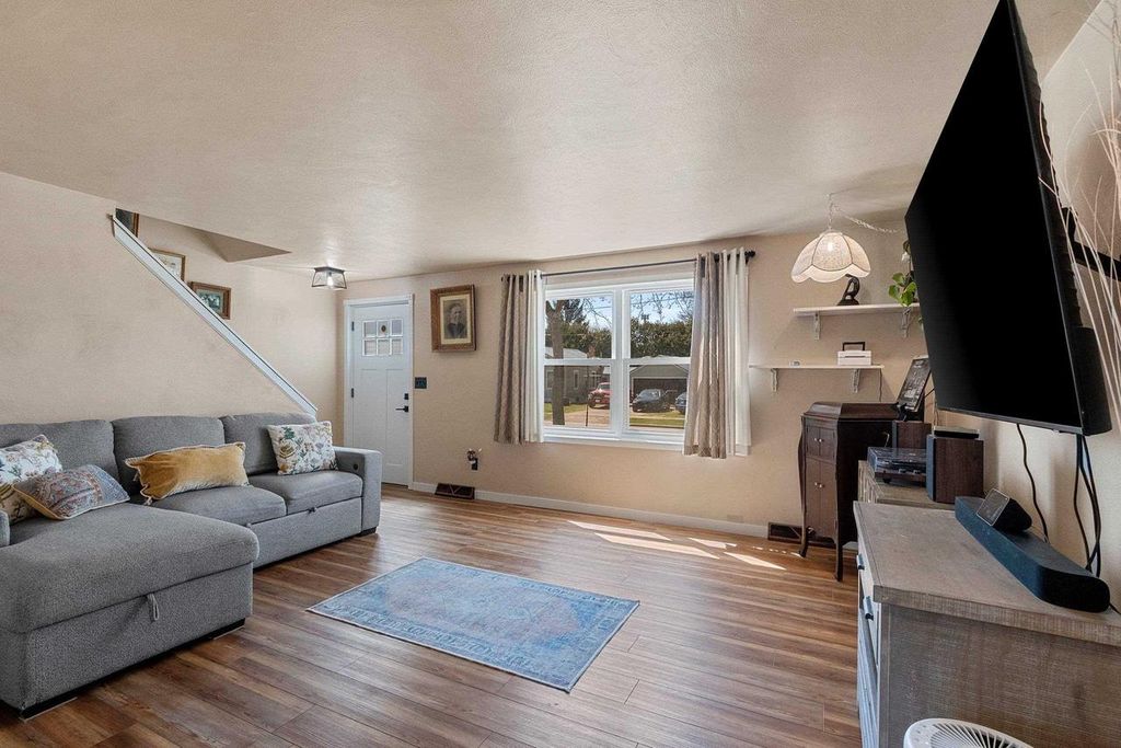 Photo of 1410 N Outagamie STREET, Appleton, WI 54914 (MLS # 50324259)