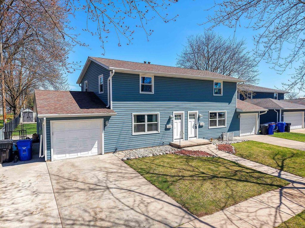 Photo of 1410 N Outagamie STREET, Appleton, WI 54914 (MLS # 50324259)