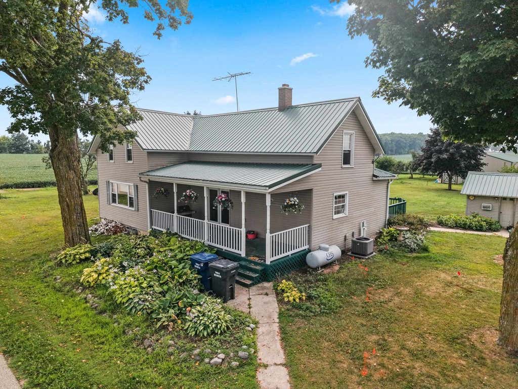 Photo of N5951 Division ROAD, Cecil, WI 54111 (MLS # 50331126)