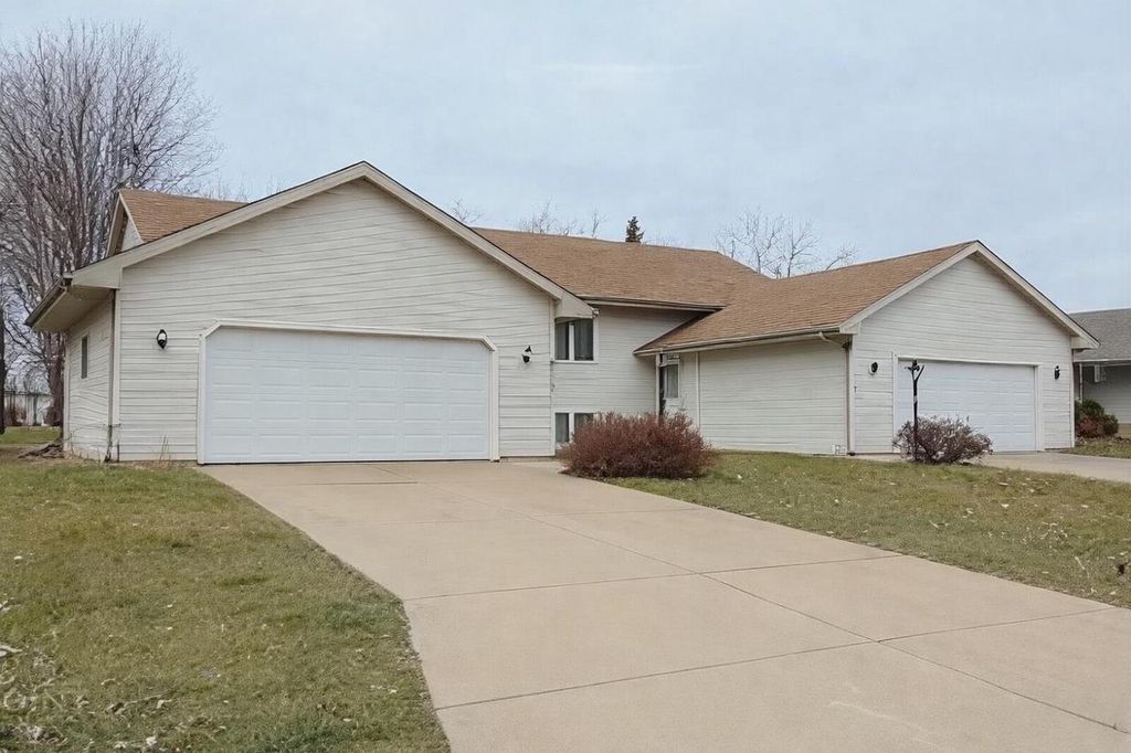 Photo of 2119 N Cloudview DRIVE, Appleton, WI 54914 (MLS # 50321609)