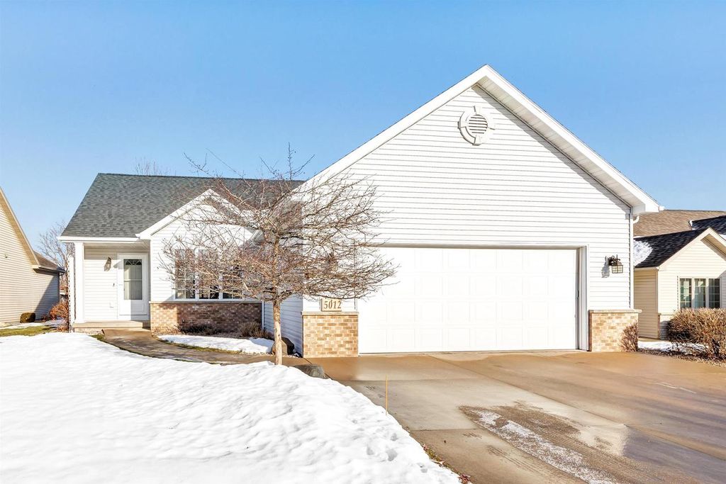 Photo of 5012 W Boxwood LANE, Appleton, WI 54913 (MLS # 50319399)