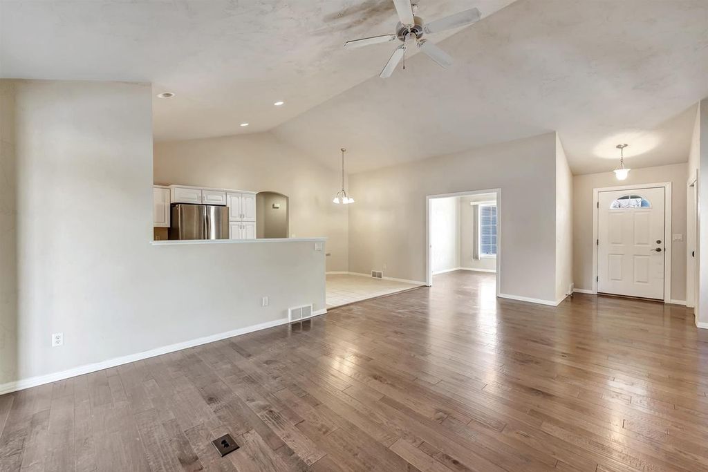 Photo of 5012 W Boxwood LANE, Appleton, WI 54913 (MLS # 50319399)