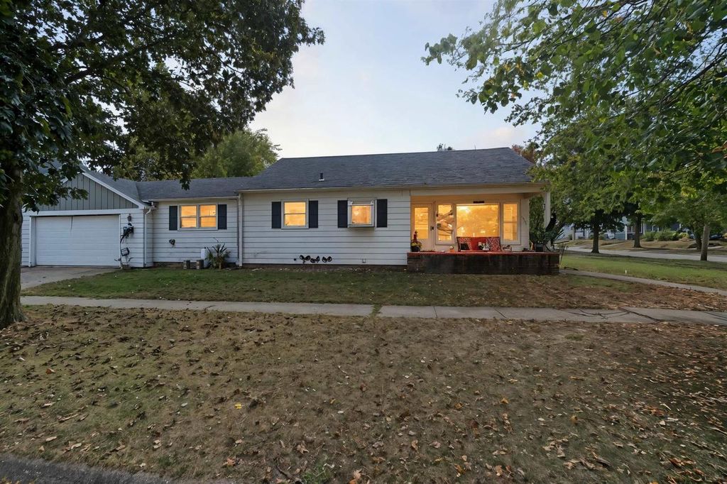 Photo of 1424 Roosevelt AVENUE, Beloit, WI 53511 (MLS # 2010965)