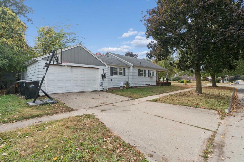 Photo of 1424 Roosevelt AVENUE, Beloit, WI 53511 (MLS # 2010965)