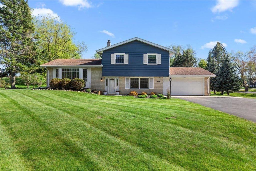 Photo of 1969 Mayfair ROAD, Grafton, WI 53024 (MLS # 50325796)