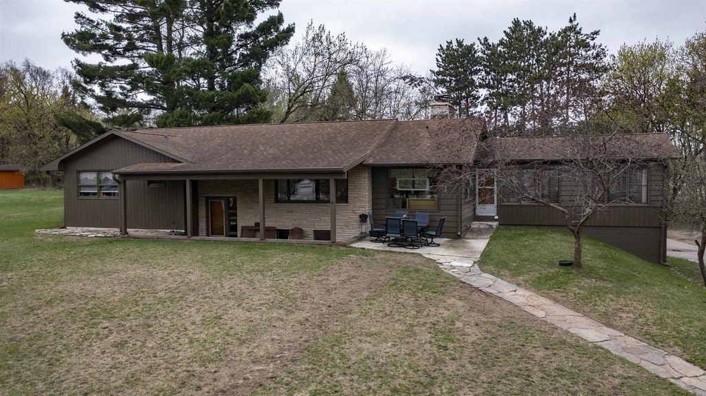 Photo of 218 High STREET, Waupaca, WI 54981 (MLS # 50323885)