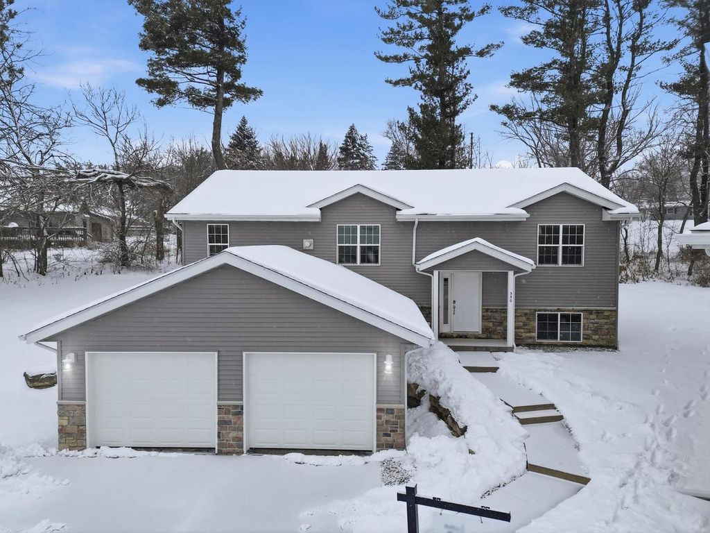 Photo of 330 Waite LANE, Platteville, WI 53818 (MLS # 2018383)