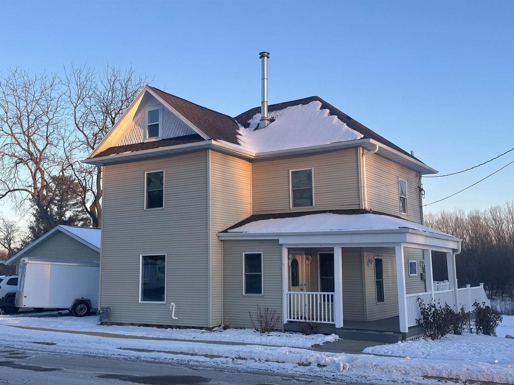 Photo of 403 S Main STREET, Fall River, WI 53932 (MLS # 2015808)