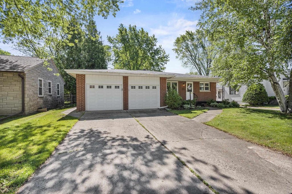 Photo of 121 Hudson STREET, Green Bay, WI 54303 (MLS # 50327639)