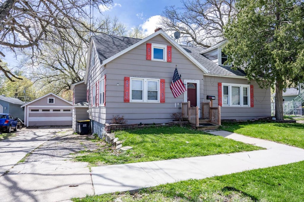Photo of 314 W State STREET, Mauston, WI 53948 (MLS # 2033380)
