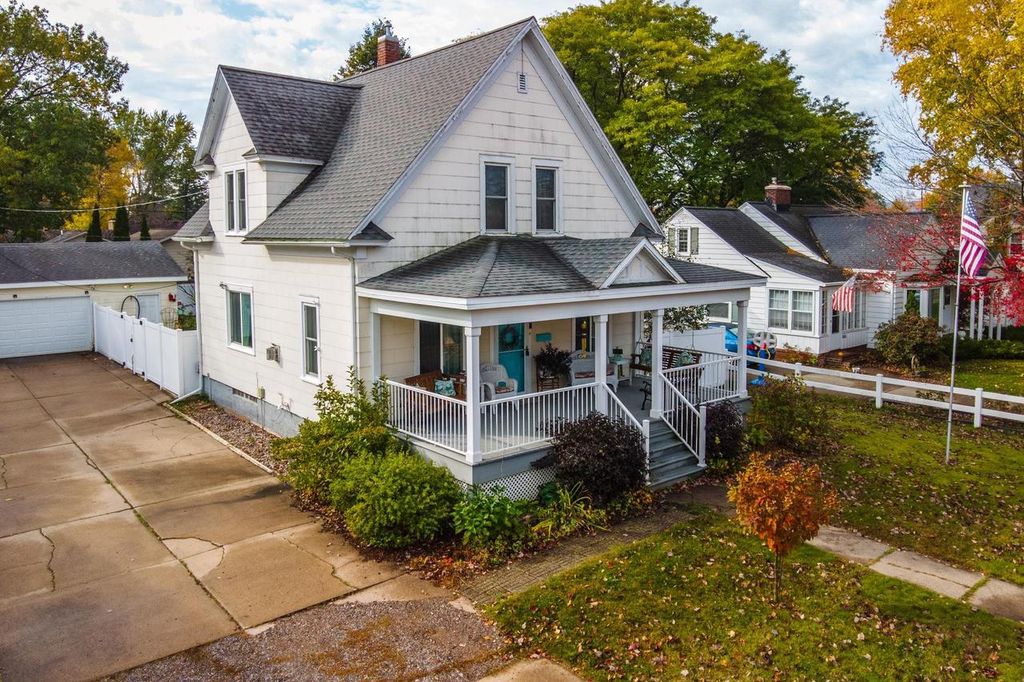 Photo of 331 Broadway AVENUE, Wausau, WI 54403 (MLS # 22505014)