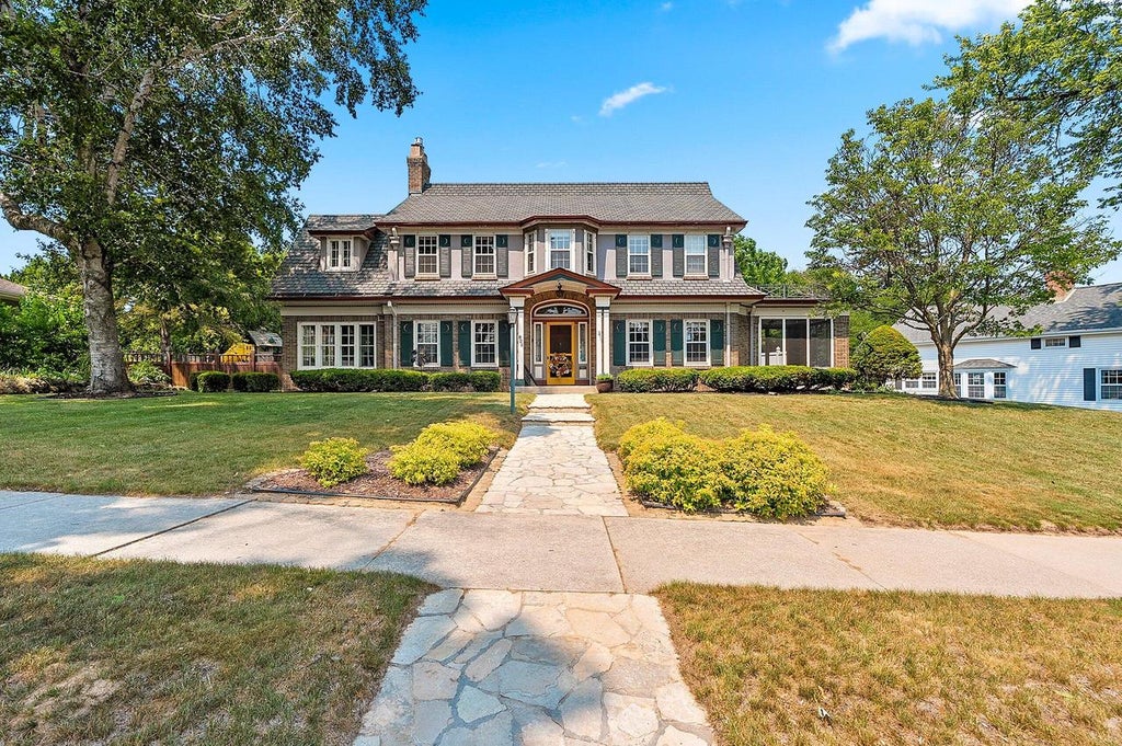 Photo of 822 Hawthorne TERRACE, Manitowoc, WI 54220 (MLS # 1974005)