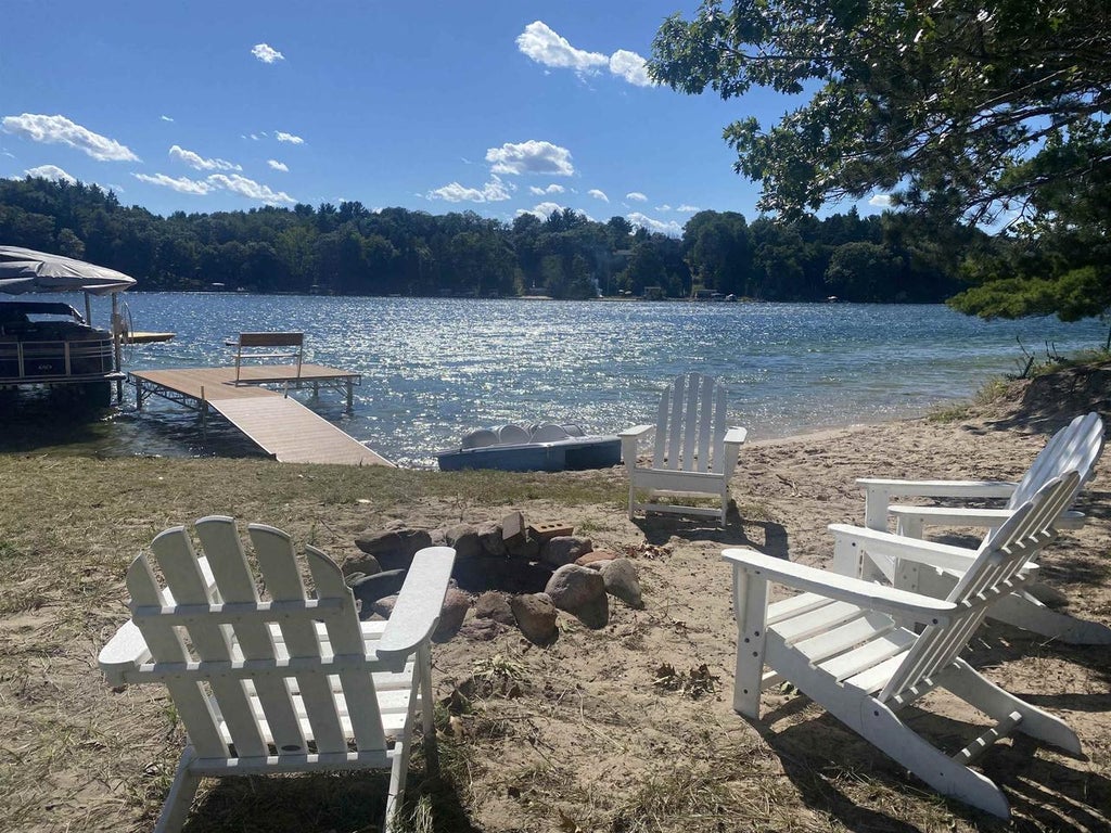 Photo of W4665 N Pearl Lake ROAD, Redgranite, WI 54970 (MLS # 50331716)