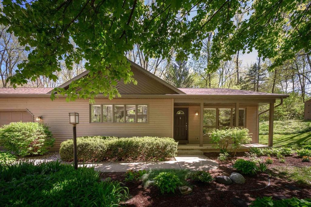 Photo of 8029 Shag Bark CIRCLE, Cross Plains, WI 53528 (MLS # 2023158)