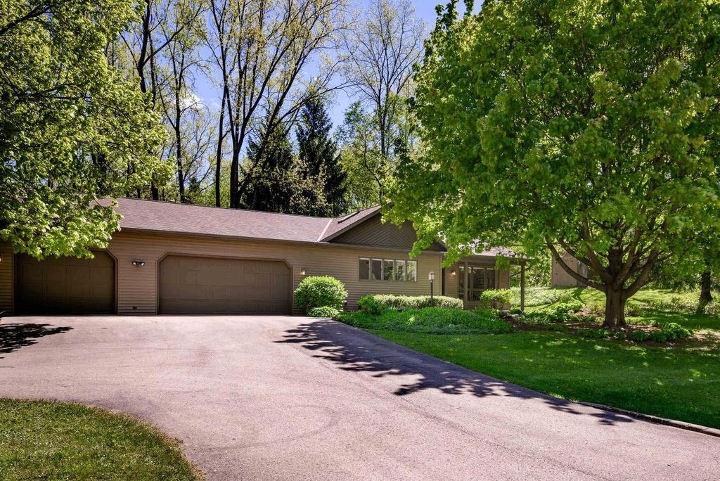 Photo of 8029 Shag Bark CIRCLE, Cross Plains, WI 53528 (MLS # 2023158)