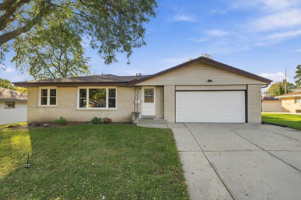 Photo of 5405 S 23rd STREET, Milwaukee, WI 53221 (MLS # 1985243)