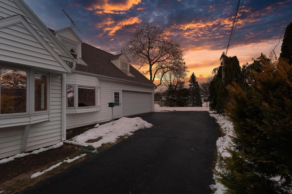 Photo of 1616 Hickory STREET, Oshkosh, WI 54901 (MLS # 50319410)