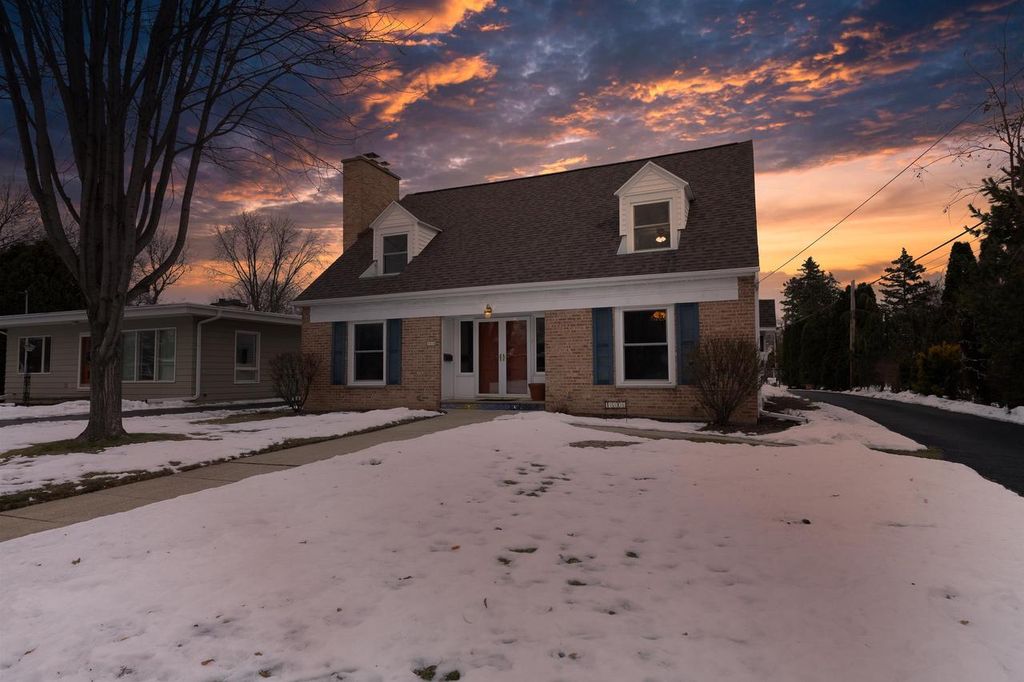 Photo of 1616 Hickory STREET, Oshkosh, WI 54901 (MLS # 50319410)