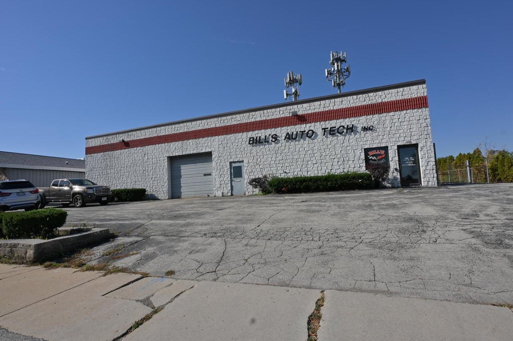 Photo of 4737 S 108th STREET, Greenfield, WI 53228 (MLS # 1985204)