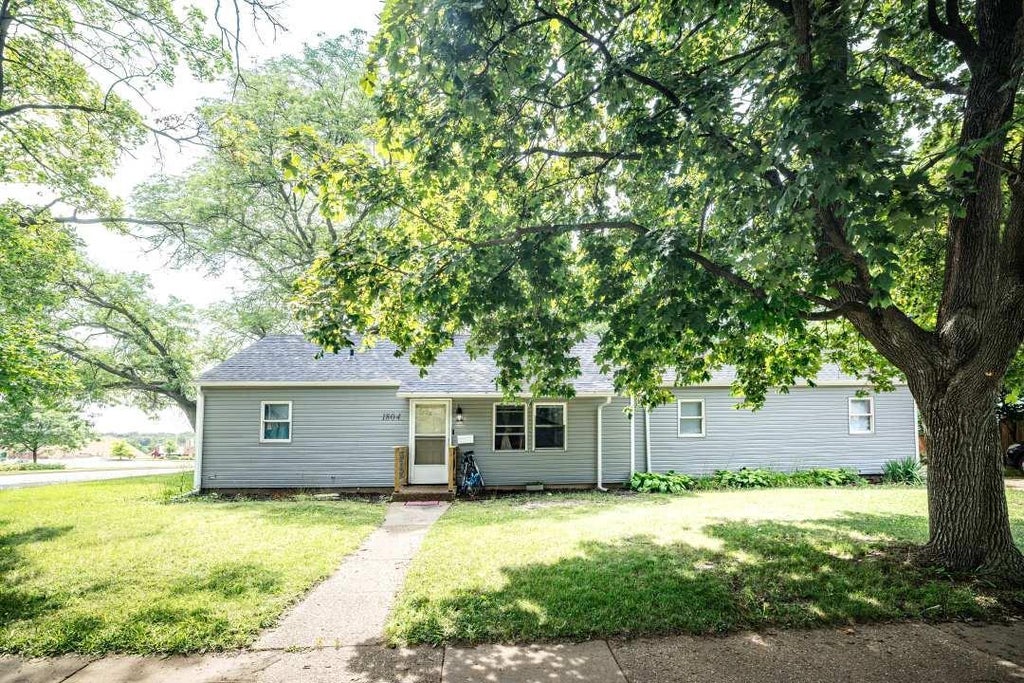 Photo of 1804 Glen AVENUE, Beloit, WI 53511 (MLS # 2027916)